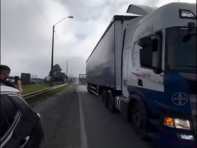 DIÁRIO DE BORDO: Comboio de ajuda lageana está na estrada