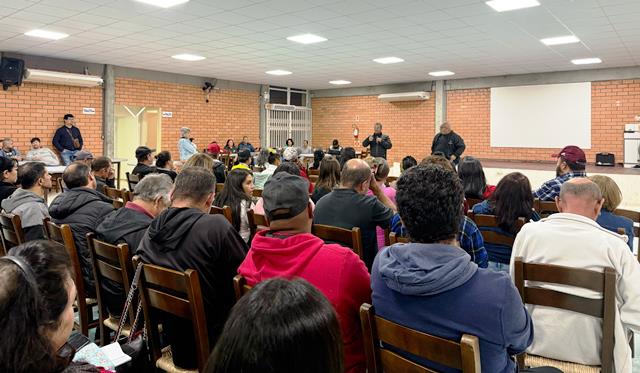 Servidores municipais decidem por paralização