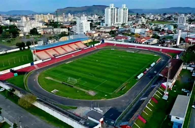 Estádio tem capacidade para 20 mil pessoas, diz prefeita