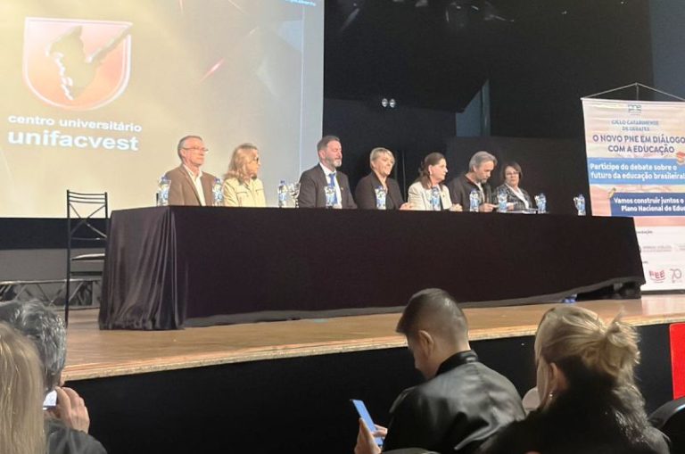 Reitor da Unifacvest participa da abertura do Ciclo Catarinense de Debates sobre o PNE