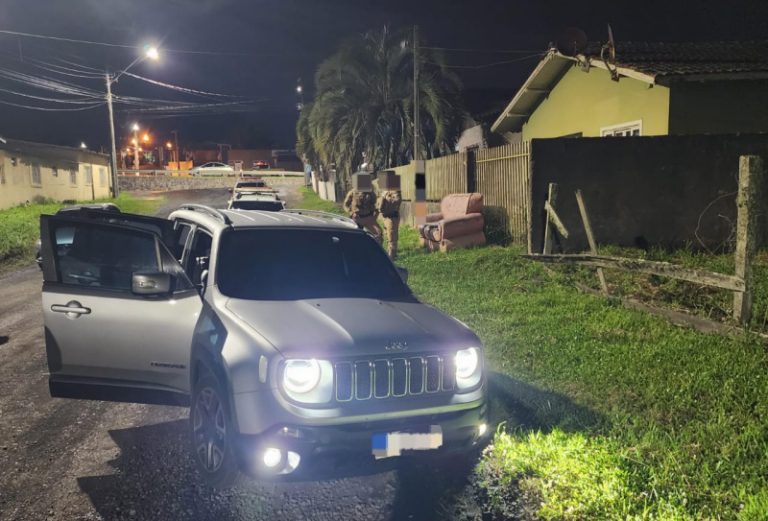 Casal com Renegade faz loucuras na 282 e termina em cana