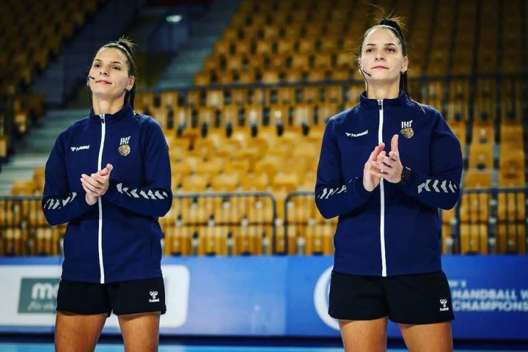 Gêmeas lageanas arbitrando o Mundial de Handebol
