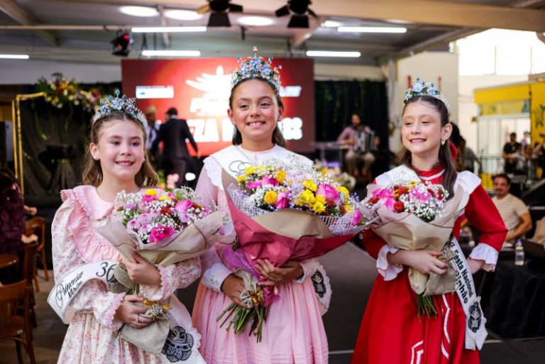 Maria Laura Correa Rodrigues é a Rainha Mirim da 36ª Festa Nacional do Pinhão
