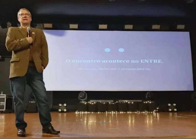 Palestra do reitor da Unifacvest emociona público no Congresso de Educação de Lages