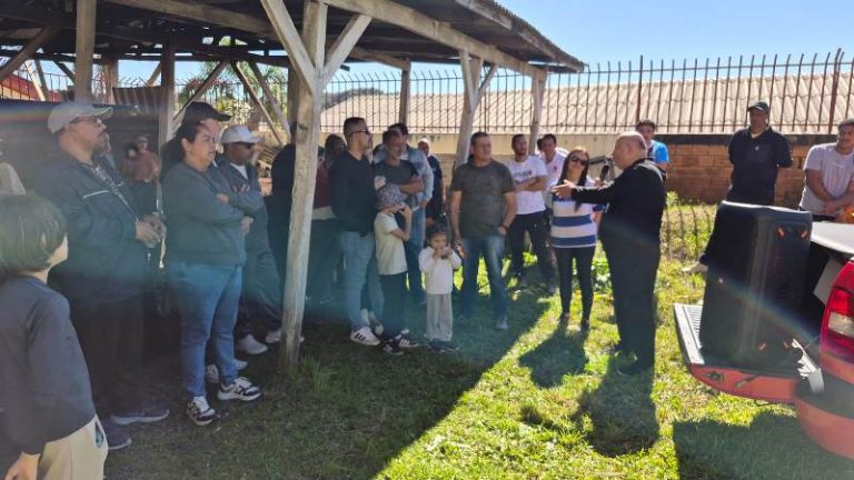 Futebol e ‘Parabéns pra você’ no aniversário do Polaco