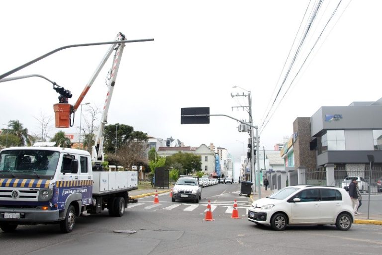 Trânsito de Lages ganha mais um semáforo