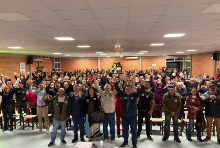 Elizeu Mattos retira candidatura e declara apoio Colombo e Zilli