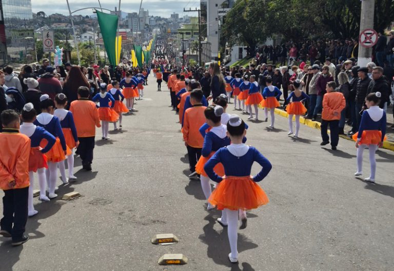 Lages celebra 204 anos da Independência do Brasil com desfile na avenida Duque de Caxias