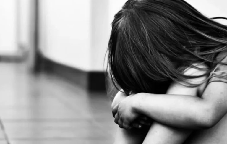 Menina de 11 anos dá à luz sozinha em casa em Curitibanos 