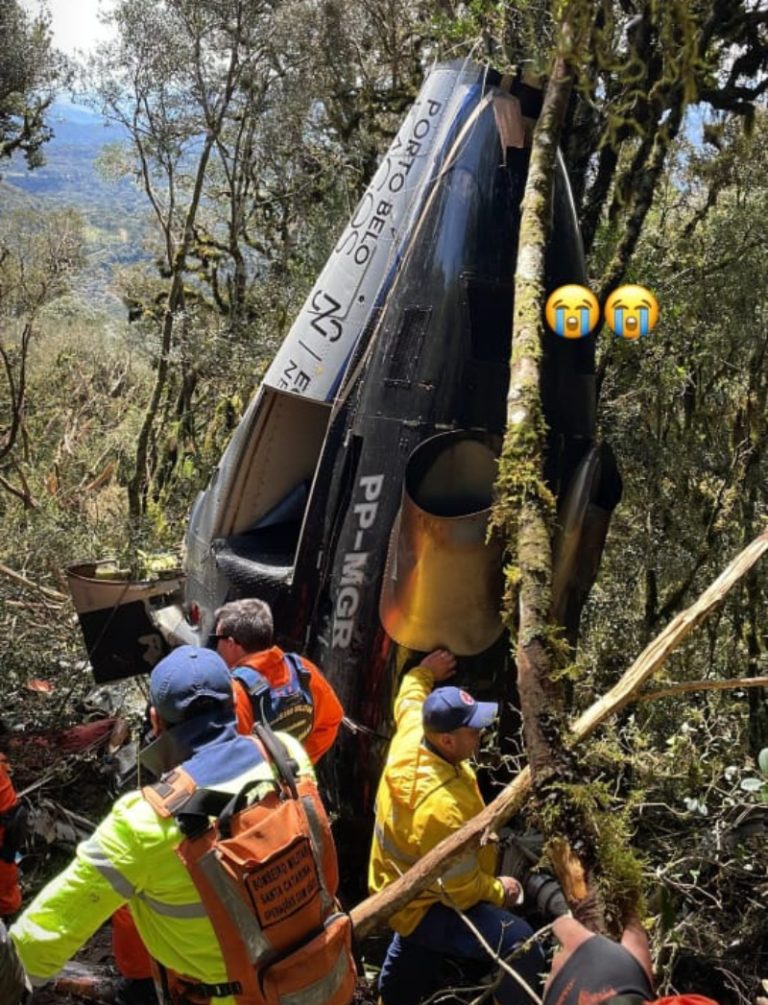 Helicóptero desaparecido é encontrado com 5 corpos na Serra Catarinense