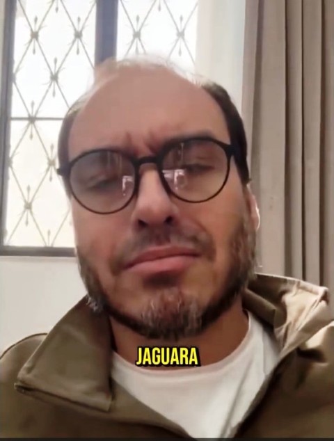 Então para de mentir ô cambada de jaguara, diz Carlos Bolsonaro sobre retorno ao Rio